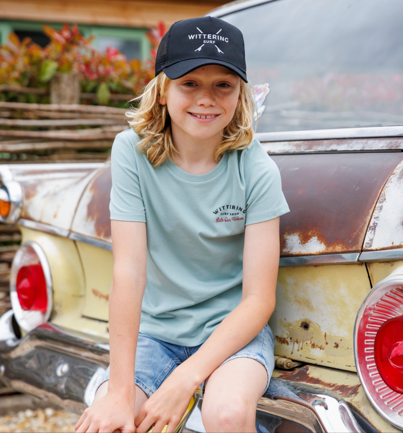 EMBROIDERED SNAPBACK TRUCKER CAP - 5 COLOURS